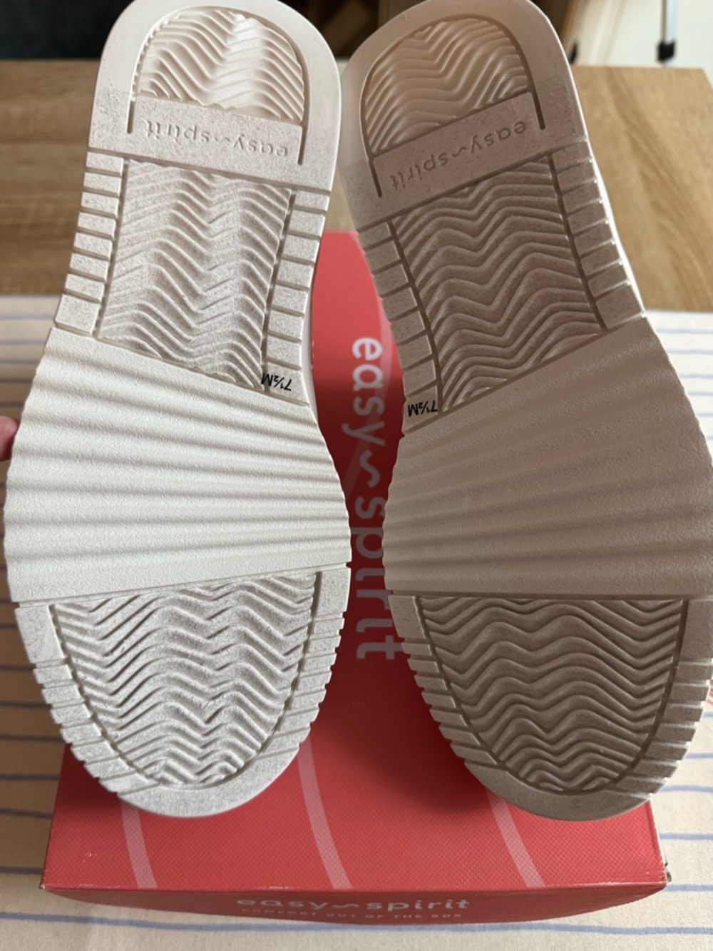NIB Easy Spirit Cream Lace-Up Sneakers - Size 7.5 - Picture 6 of 7